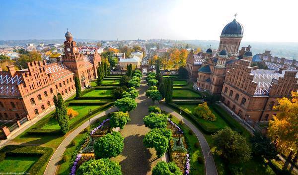 Бюджетный отдых в Украине: 13 самых дешевых городов для путешествия в этом году