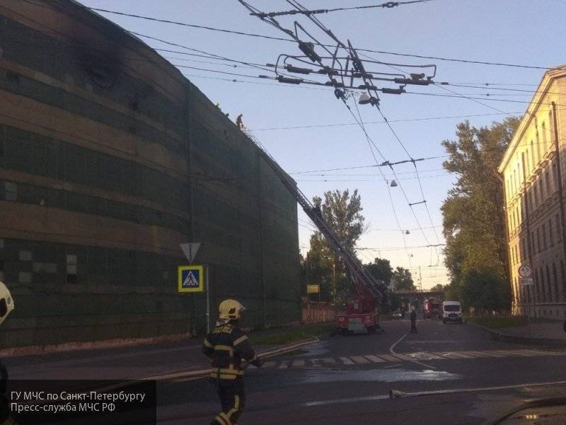 Стало известно о полной ликвидации пожара в трехэтажном здании Петербурга