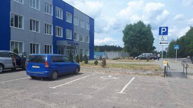 В Клинцах отомстили водителю, занявшему место на стоянке для инвалидов