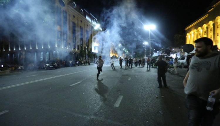 Сценарий хаоса: чьи интересы стоят за беспорядками в Тбилиси