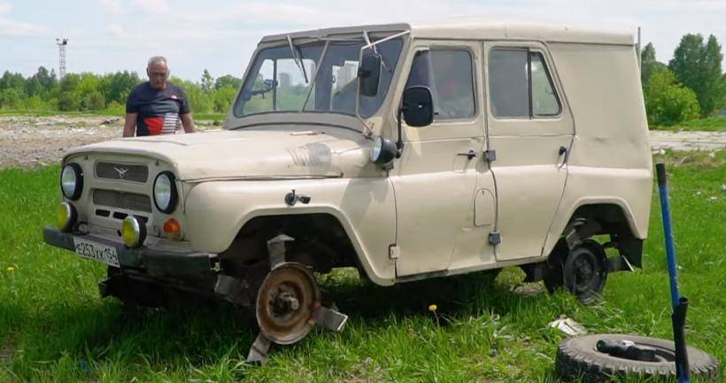 "УАЗ-469" с колёсами-культиваторами попал на видео
