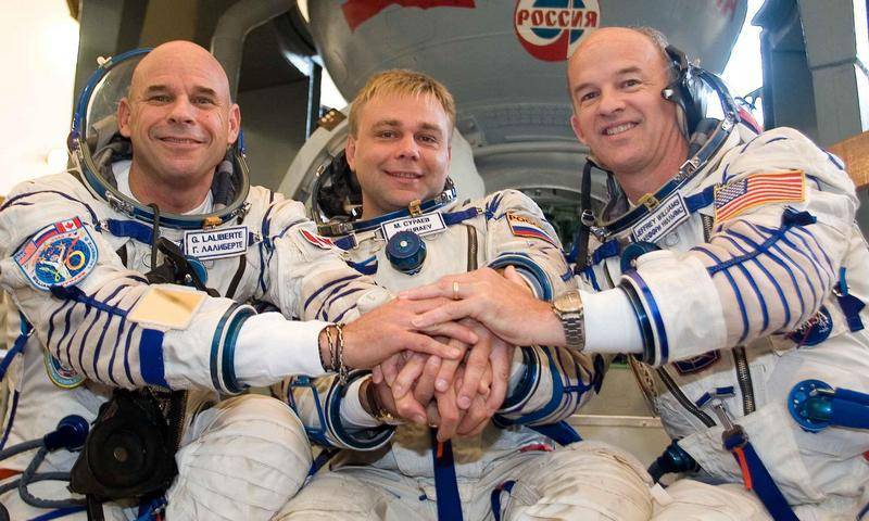 Российские космонавты отказались делиться с учеными космической спермой