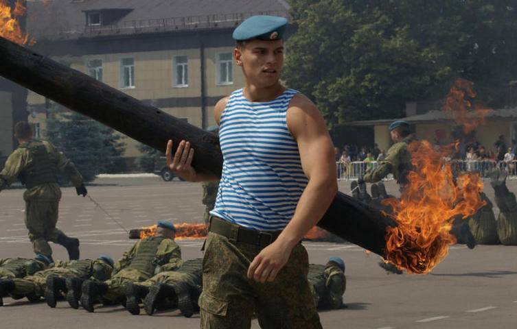 Элитные войска РФ пополнили более 700 десантников