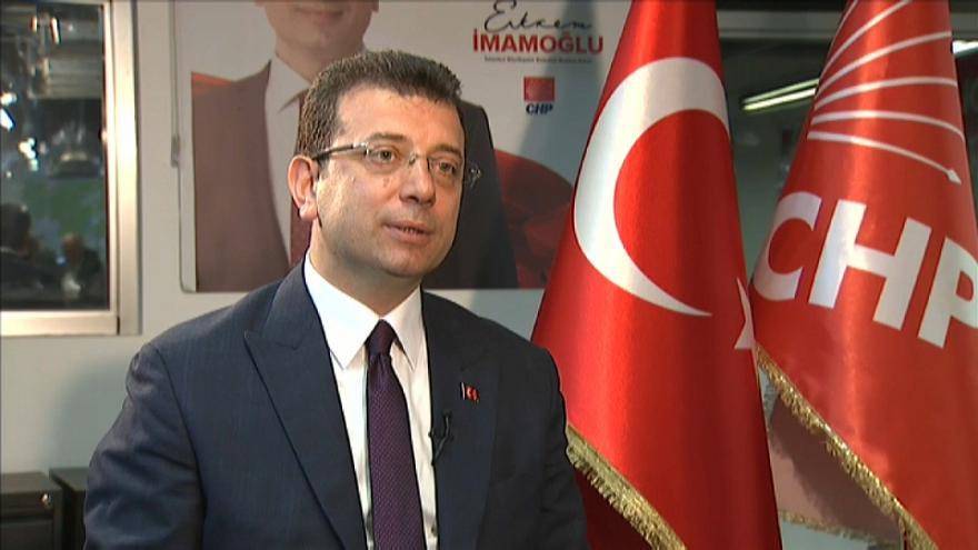 Кандидат от оппозиции лидирует на выборах мэра Стамбула