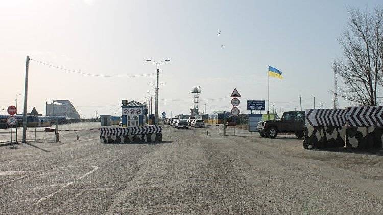 Придумали: на Украине объяснили отмену перестройки КПП на границе с Крымом