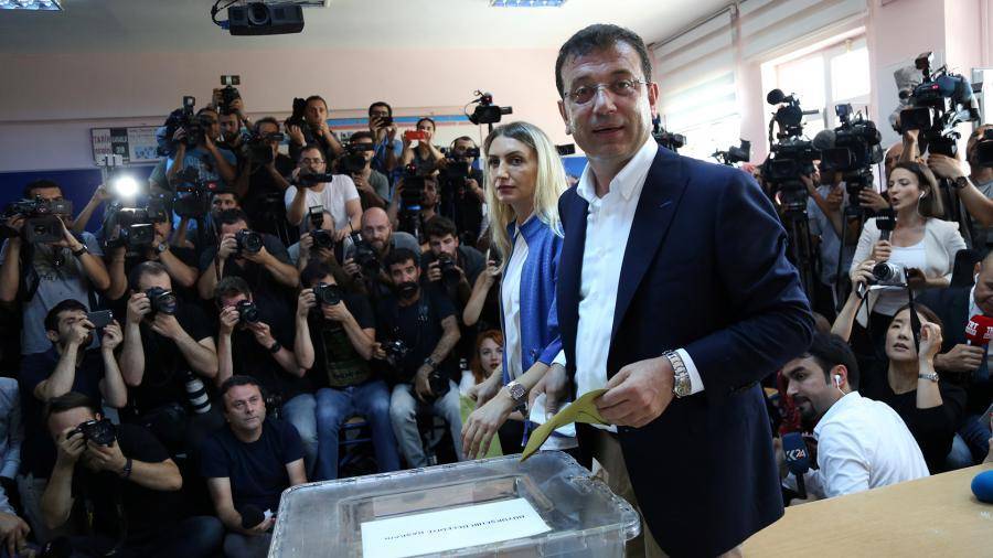 На выборах мэра Стамбула вырвался вперед кандидат от оппозиции
