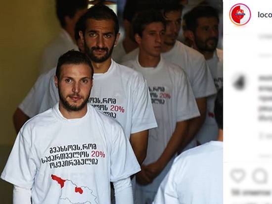 Грузинские футболисты вышли в майках с антироссийскими лозунгами
