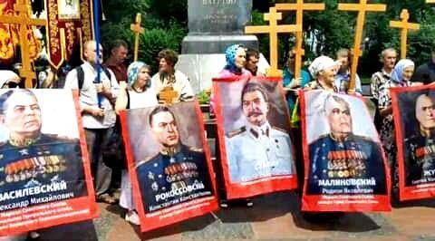Националисты напали на киевлян, поминавших героев Великой Отечественной | Политнавигатор