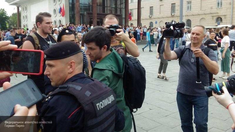 Полиция задержала четырех неадекватов после сходок оппозиции в Москве