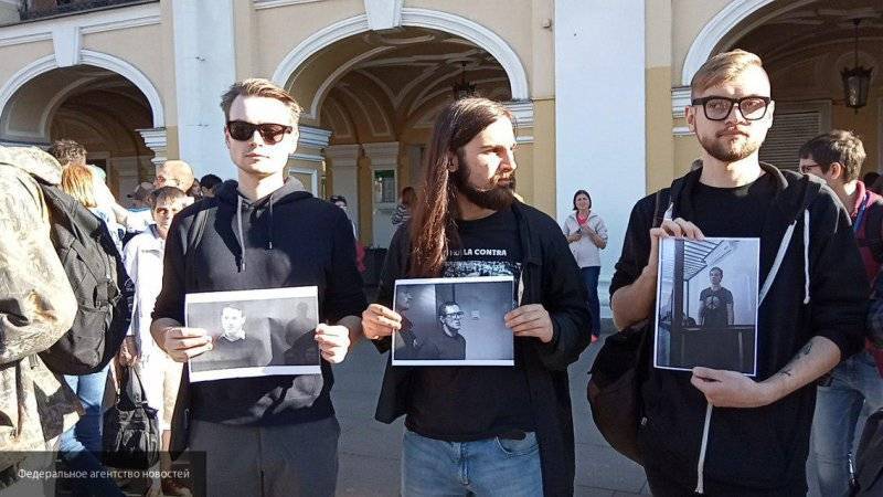 Полиция отпустила активистов "Весны", устроивших незаконный митинг в Петербурге