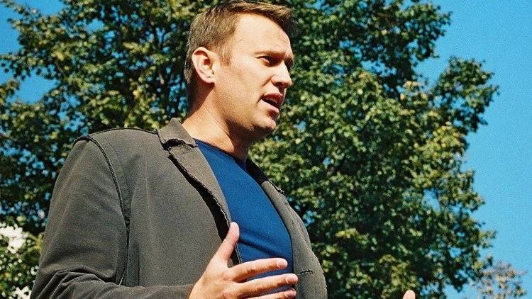 Навальный бросил фрик-сторонников на митинге ради солнечной Италии