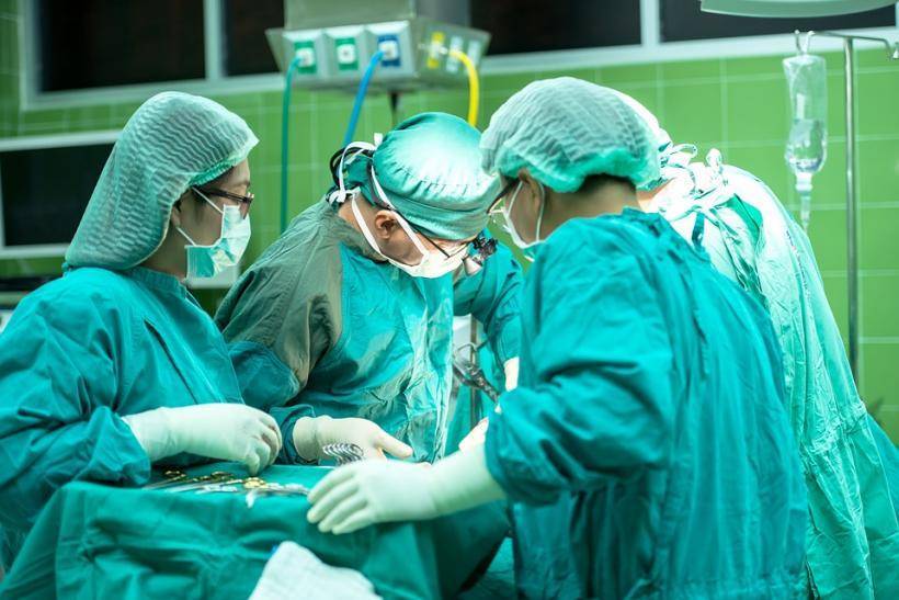 Власти Китая введут «черный список» пластических хирургов
