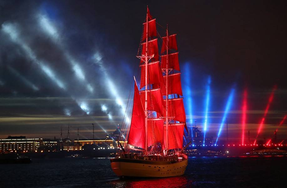 Более 1,4 млн зрителей посетили праздник "Алые паруса" в Санкт-Петербурге
