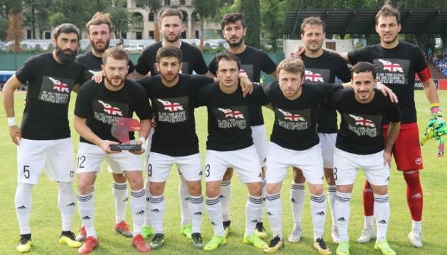 Футболисты грузинских клубов вышли в антироссийских футболках