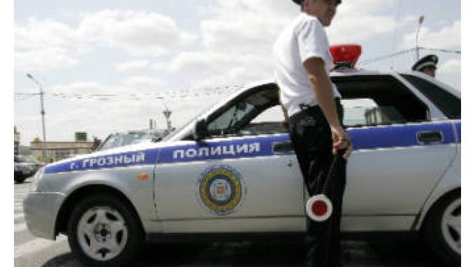 В Грозном мужчина напал на пост ДПС, ранил двух сотрудников и был ликвидирован