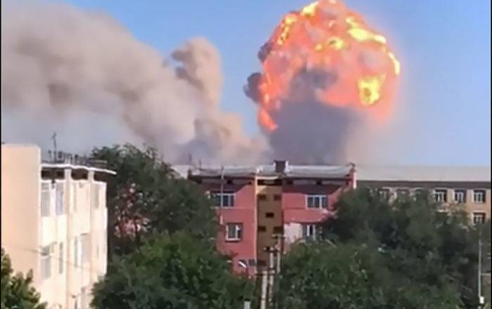 После взрыва в войсковой части в Казахстане, эвакуируют жителей города Арысь