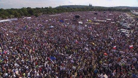 250 тысяч чехов вышли на антиправительственный митинг