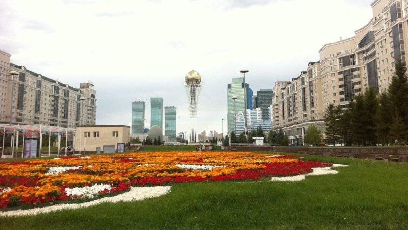 Режим ЧС объявили на юге Казахстана из-за горящей воинской части