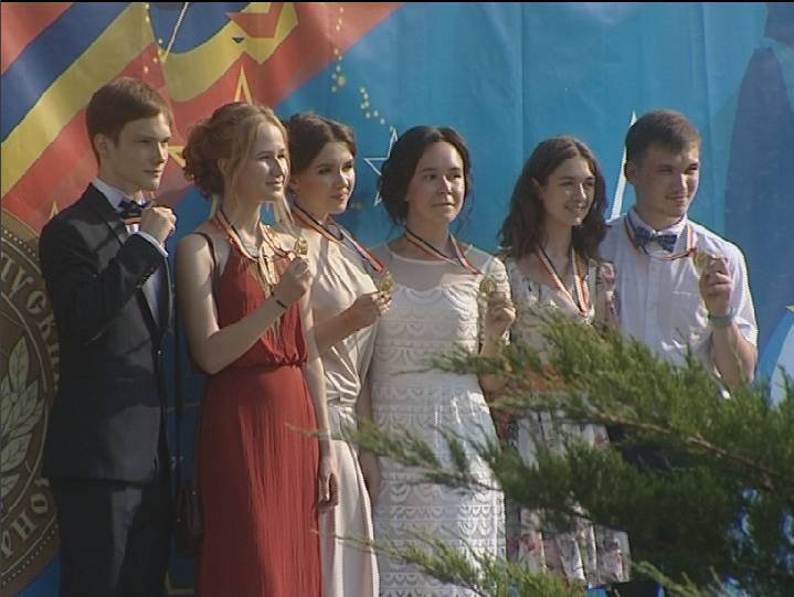 В Ростове сегодня пройдет губернаторский бал выпускников
