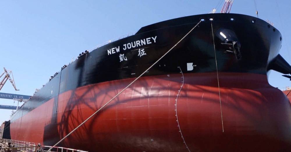 Китайцы показали танкер с автопилотом: видео