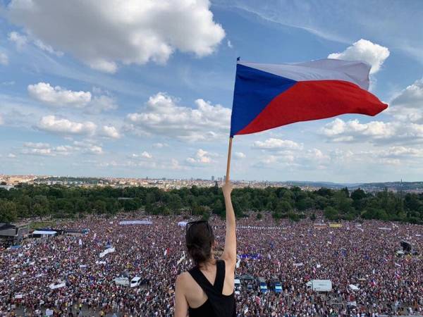В Чехии прошел крупнейший за 30 лет антиправительственный протест
