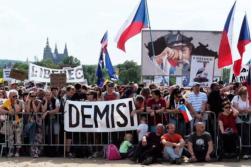 В Чехии прошла самая массовая за 30 лет акция протеста