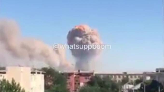 Казахстан: Момент взрыва в воинской части попал на видео