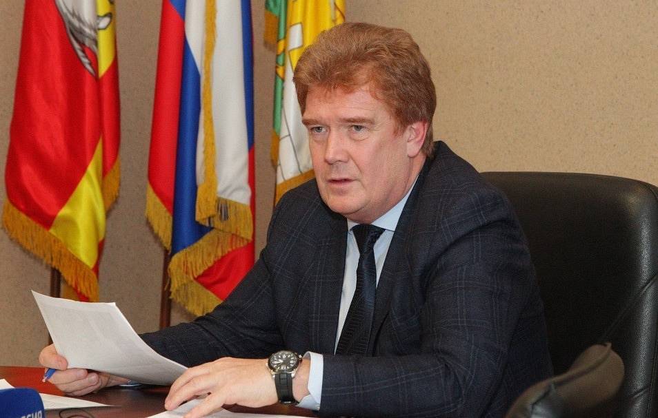 Челябинские депутаты приняли отставку главы города