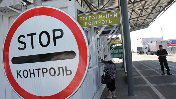 Украинка попыталась откупиться от крымских пограничников за "липовый" штамп