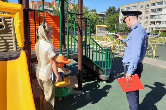 В Подмосковье устранили нарушения на 70 детских площадках