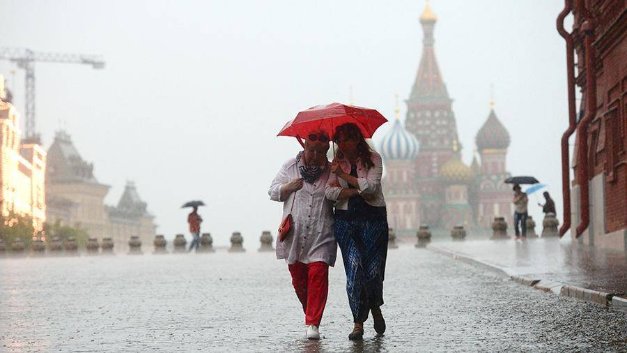 В Гидрометцентре опровергли приход осенней погоды в Москву