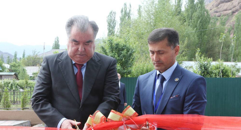 Президент Таджикистана в районе Сангвор открыл центр для проведения свадеб
