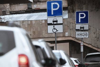 Жириновский призвал отменить платные парковки в спальных районах Москвы