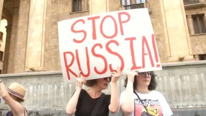 Кремль заявил о реальной опасности для россиян в Грузии