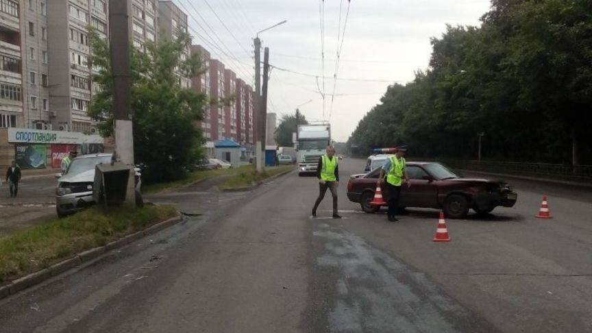 31-летний кировчанин на «Ауди» «уценил» два автомобиля и травмировал девушку на «Фиате»