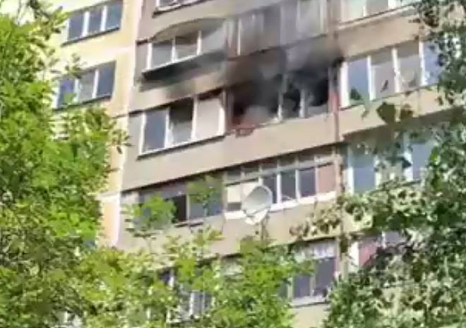 На улице Зубковой загорелась квартира в многоэтажке