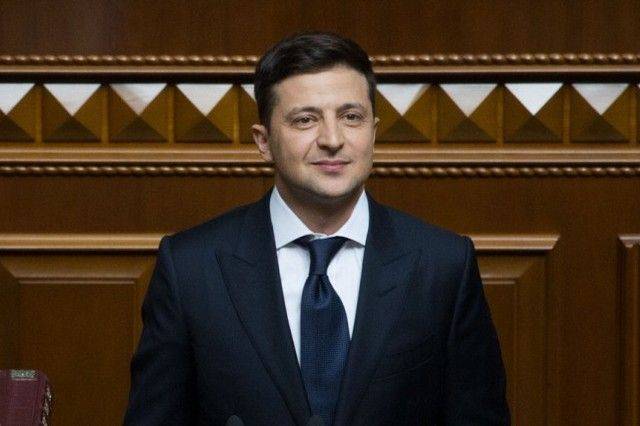 Зеленский отправил в отставку трех губернаторов