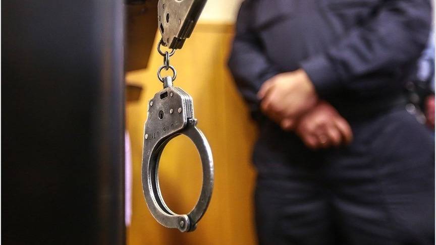 В Кирове полицейские задержали сбежавшего от следствия мужчину