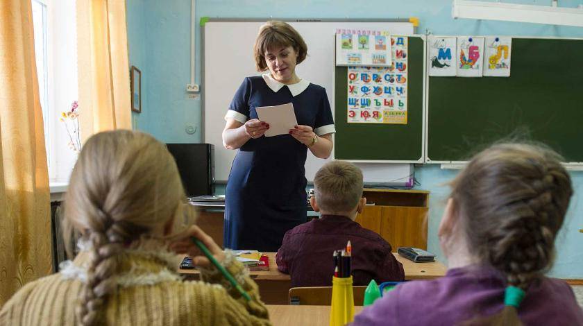 Российские учителя работают за двоих