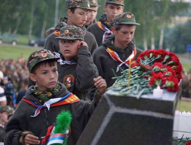 «Свечу памяти» в Бородино зажгли 1500 человек