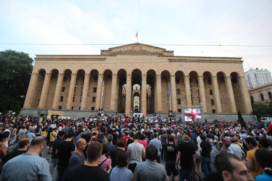 Власти Грузии пошли на уступки протестующим