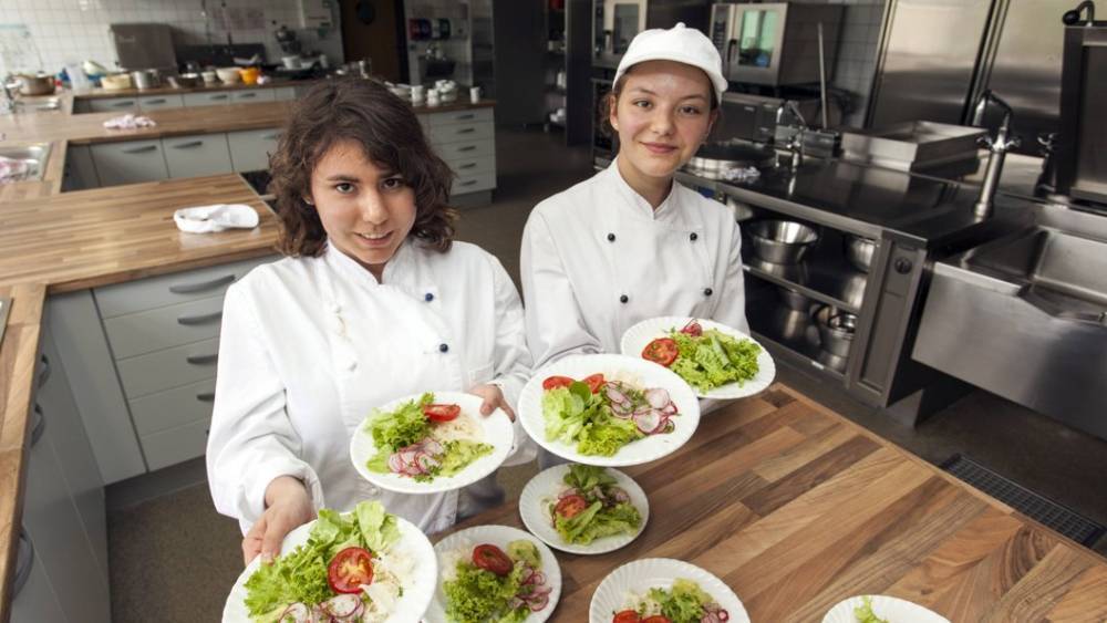 Молекулярная кухня и восточные сладости: В школах Москвы вместо столовых будут тематические рестораны