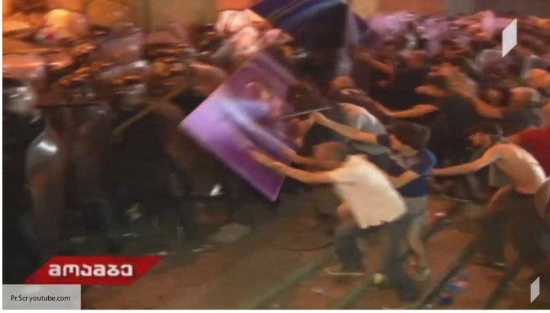 Грузинских полицейских подозревают в превышении полномочий при разгоне митинга в Тбилиси