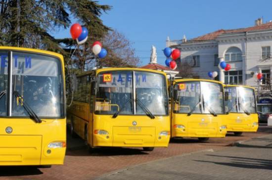 Кабмин утвердил новые требования к закупкам услуг по перевозке детей автобусами