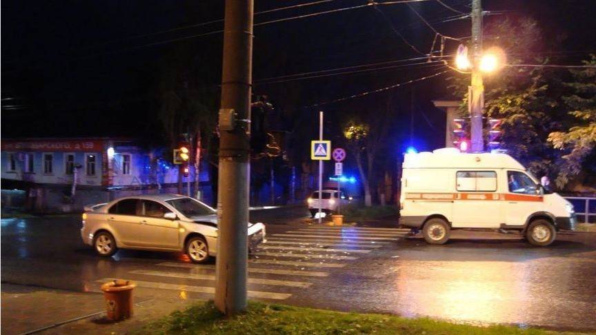 В ДТП на перекрестке Воровского-Свободы вновь попала машина скорой помощи