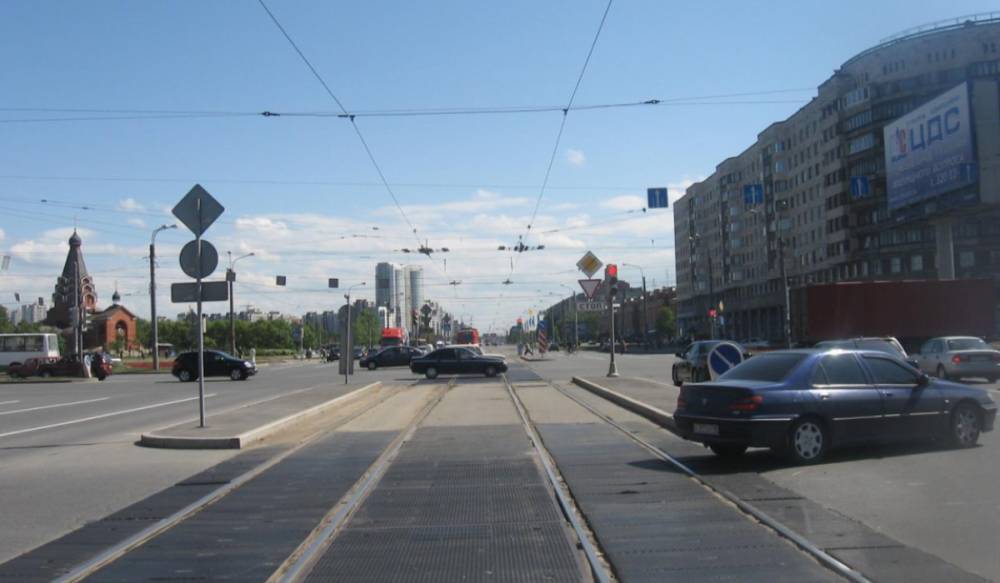 На Бухарестской улице восстановили схему движения автомобилей