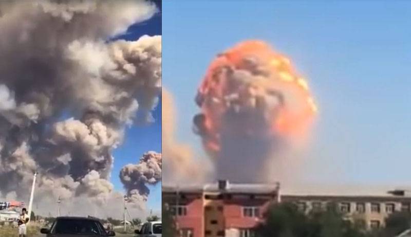 Город в Казахстане эвакуируют из-за взрывов на военном объекте