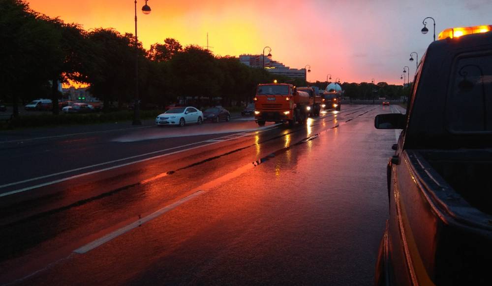 Дорожные службы Петербурга обеспечили чистоту города после «Алых парусов»