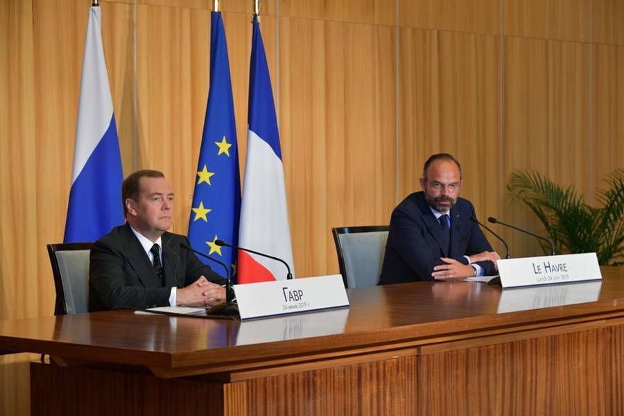 Премьер Франции допустил отмену санкций против России