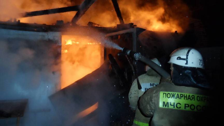 Нарушение правил пожарной безопасности привело к пожару в гаражном боксе